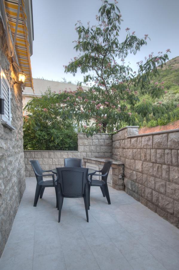 Apartment Dzaleta Sveti Stefan Ngoại thất bức ảnh